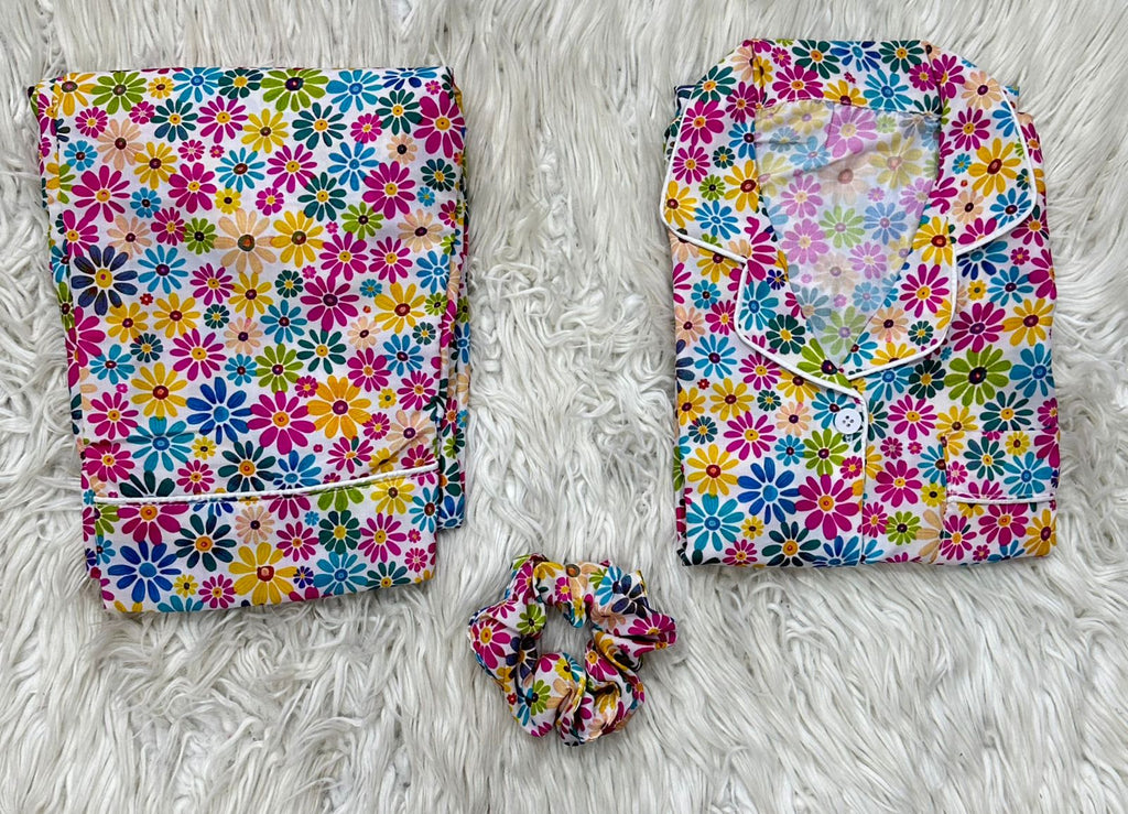 ✨ Printed Pajama Shirt Set with Matching Scrunchies! ✨