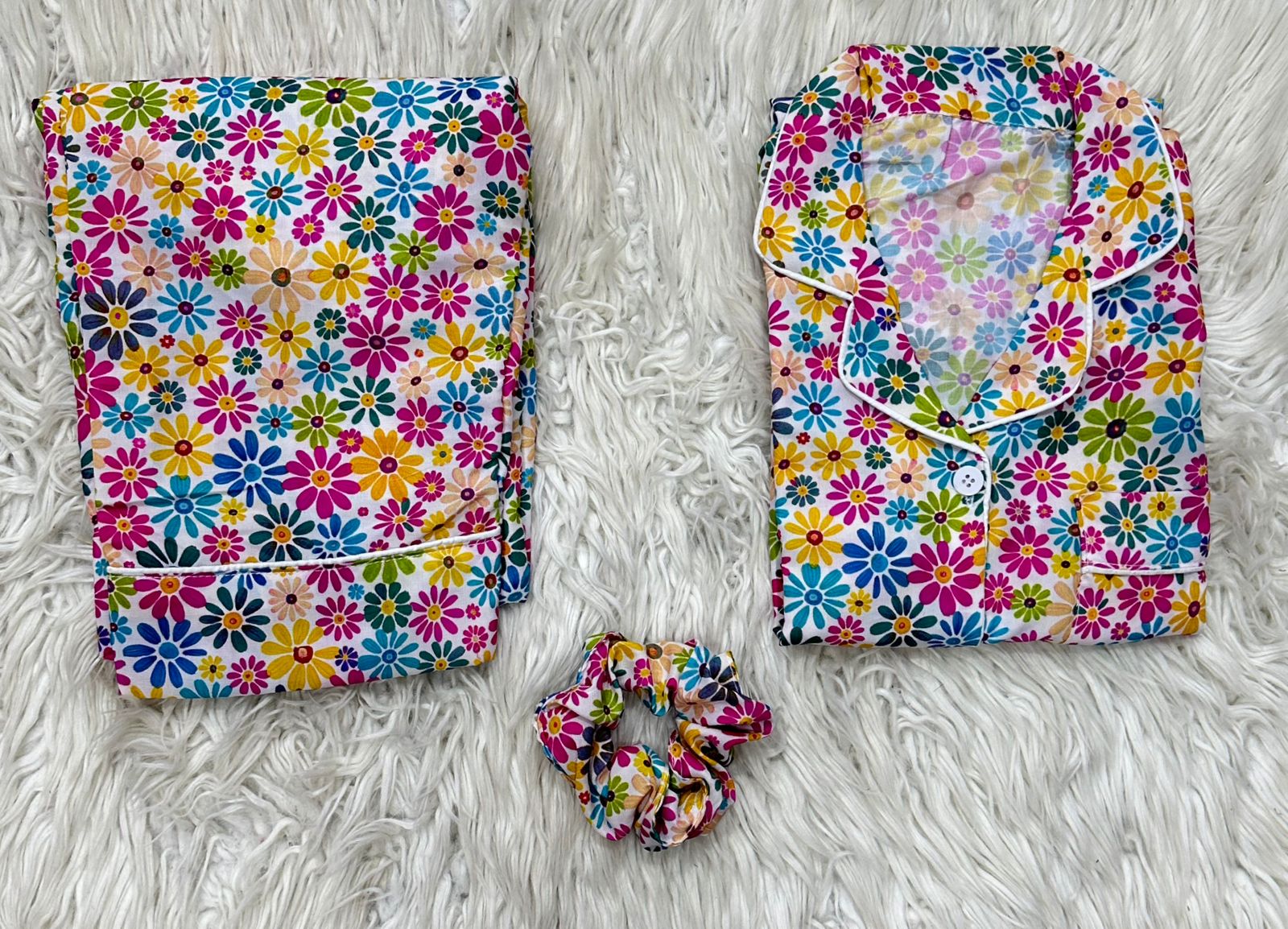 ✨ Printed Pajama Shirt Set with Matching Scrunchies! ✨