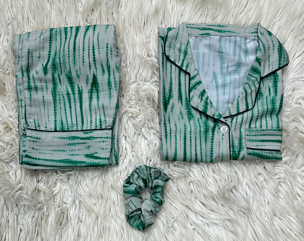 ✨ Printed Pajama Shirt Set with Matching Scrunchies! ✨