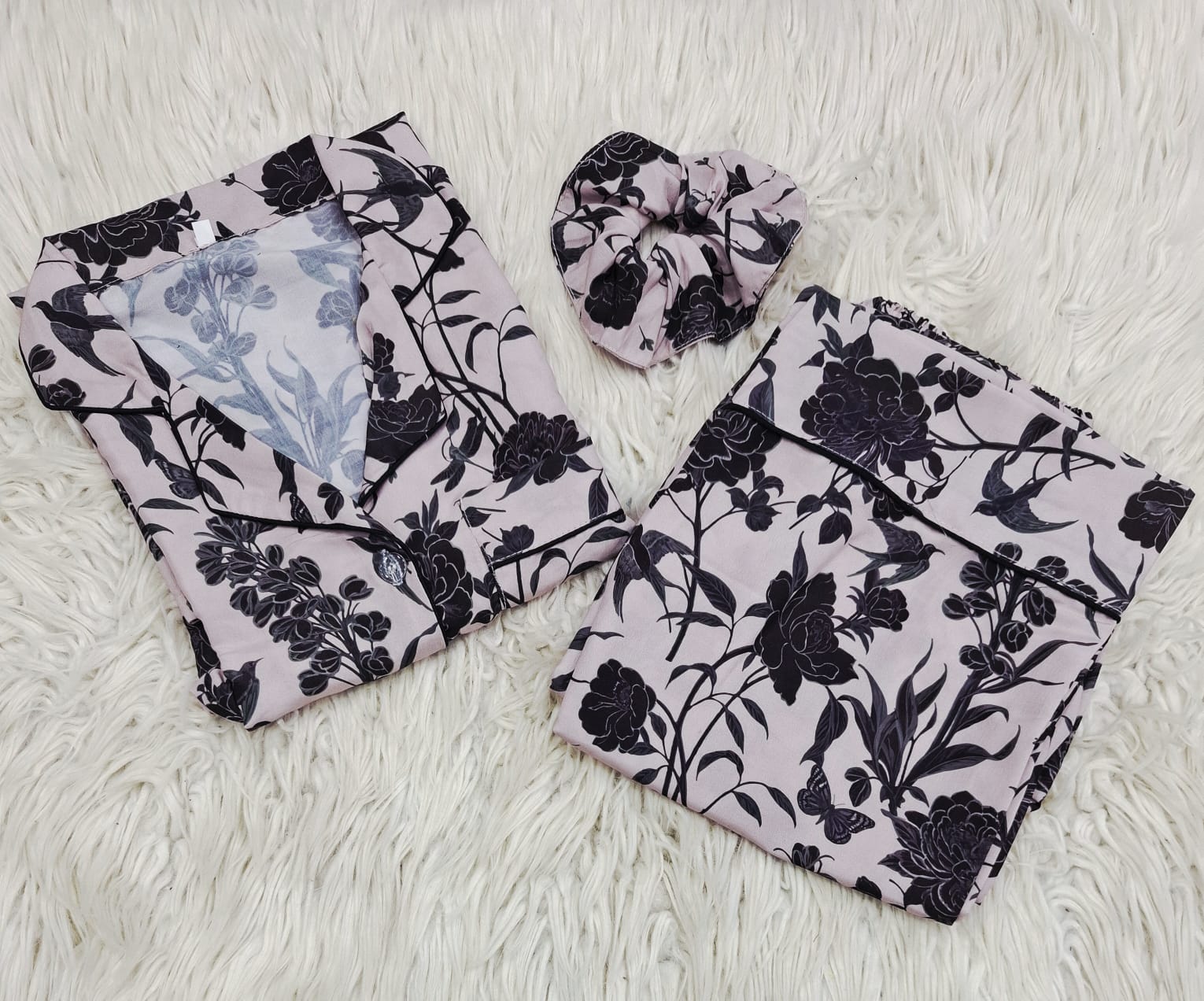 ✨ Printed Pajama Shirt Set with Matching Scrunchies! ✨