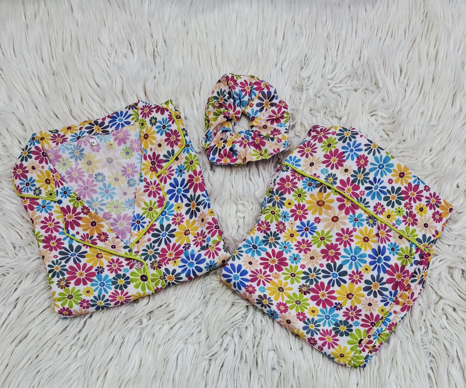 ✨ Printed Pajama Shirt Set with Matching Scrunchies! ✨