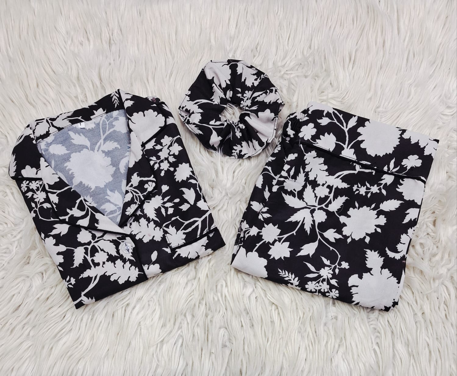 ✨ Printed Pajama Shirt Set with Matching Scrunchies! ✨