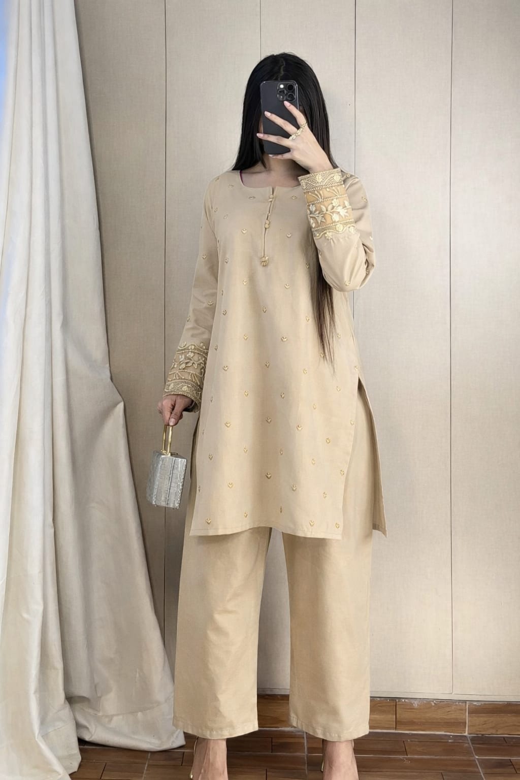 Aqs-e-Hoor Embroidered 2-Piece