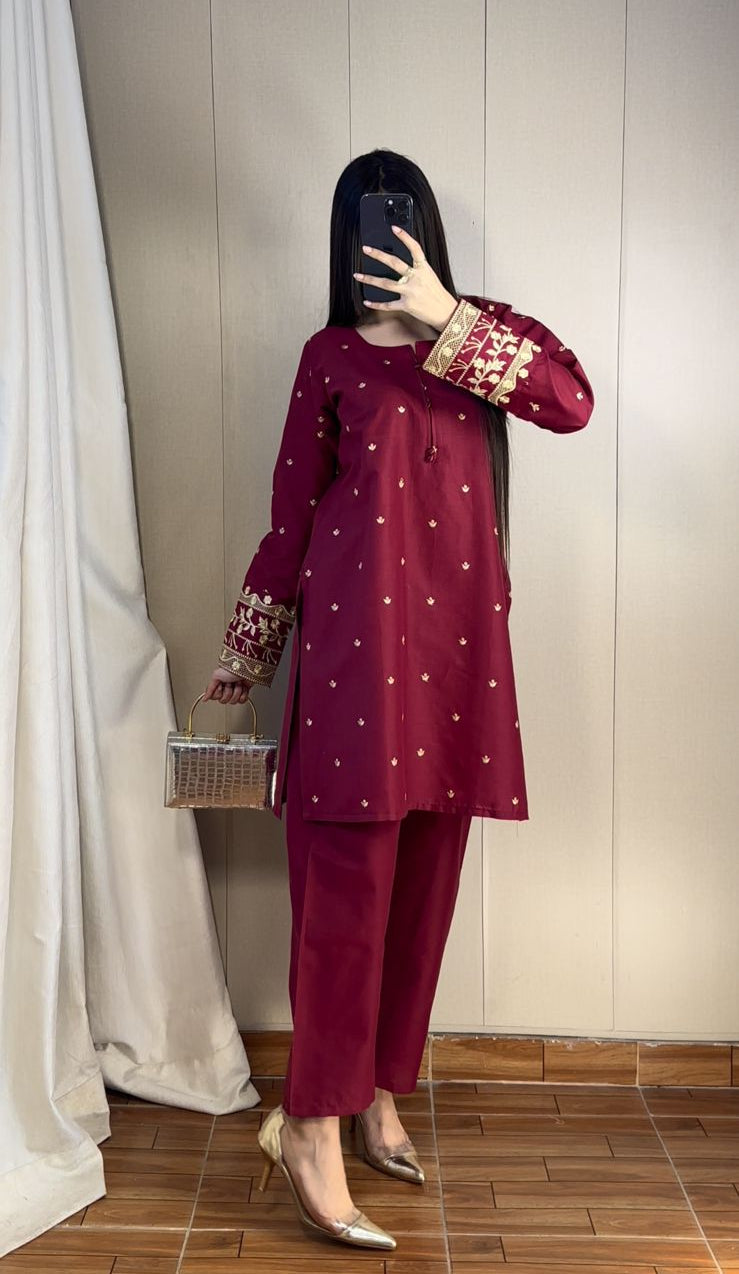 Aqs-e-Hoor Embroidered 2-Piece